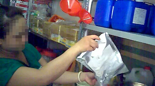 Một loại “tinh chất” cà phê bán ở cửa hàng tạp phẩm tại TP Buôn Ma Thuột