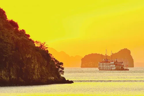 Vịnh Hạ Long dải ngọc xanh ảnh 4