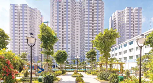 Khu CHCC Him Lam Riverside, (quận 7). GĐ I, toàn bộ khách hàng đã dọn vào ở từ cuối năm 2013. GĐ II đang bàn giao 450 căn hộ cho khách hàng. 700 căn GĐ I Him Lam Chợ Lớn, quận 6 đang bàn giao, GĐ II đang hoàn thiện và giao nhà vào tháng 6-2016 - 200 căn cuối cùng có giá bán chỉ 1,8-2 tỷ đồng, khách hàng được trả chậm đến 5 năm (trả từ 9 triệu đồng/tháng/căn).