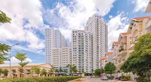 Khu CHCC Him Lam Riverside, (quận 7). GĐ I, toàn bộ khách hàng đã dọn vào ở từ cuối năm 2013. GĐ II đang bàn giao 450 căn hộ cho khách hàng. 700 căn GĐ I Him Lam Chợ Lớn, quận 6 đang bàn giao, GĐ II đang hoàn thiện và giao nhà vào tháng 6-2016 - 200 căn cuối cùng có giá bán chỉ 1,8-2 tỷ đồng, khách hàng được trả chậm đến 5 năm (trả từ 9 triệu đồng/tháng/căn).