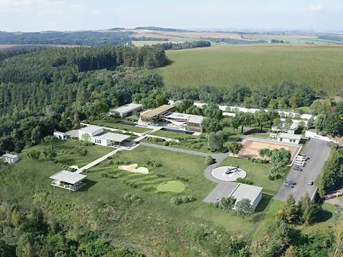 Toàn cảnh khu phức hợp The Oppidum - Ảnh: Daily Mail