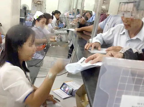 Nhân viên xem phim trong giờ làm - hình ảnh do chị Hoàng Quỳnh My chụp.