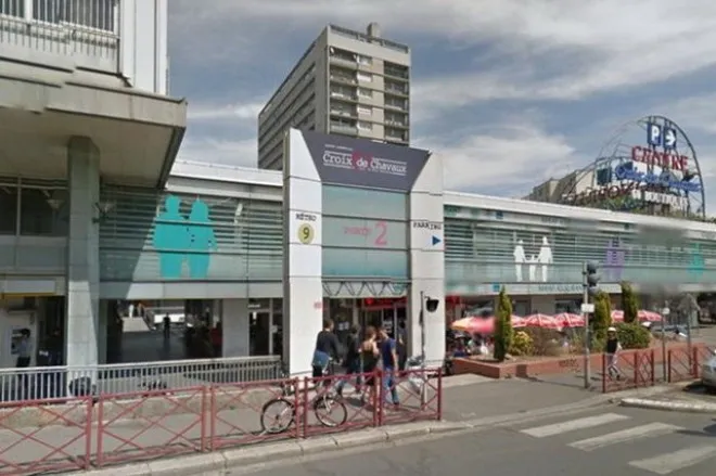 Trạm xe điện ngầm Croix de Chavaux, nơi Abaaoud được nhìn thấy trong đêm diễn ra khủng bố - Ảnh: Mirror