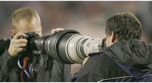 Canon và Nikon là hai thương hiệu lớn trong lĩnh vực máy ảnh.