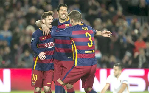 Messi và Suarez lập cú đúp, Barca giành vé đi tiếp. Messi và Suarez lập cú đúp, Barca giành vé đi tiếp.