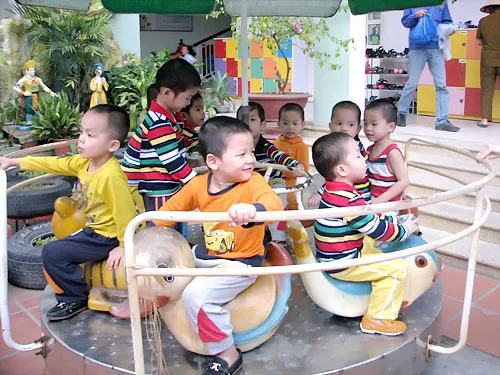 10 đứa trẻ 4-5 tuổi từng bị bán sang Trung Quốc, hiện được nuôi dưỡng ở Trung tâm bảo trợ trẻ em có hoàn cảnh đặc biệt tỉnh Quảng Ninh. Ảnh: Minh Cương