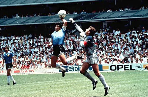 Bàn thắng nổi tiếng của Maradona.