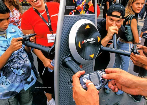 N Gage - dòng điện thoại chơi game đình đám một thời của Nokia.