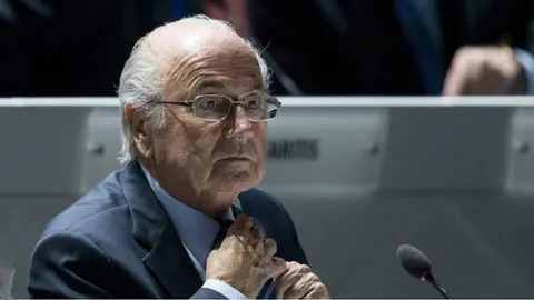 Sepp Blatter bị tố là đã bao che cho hành vi tiêu cực.