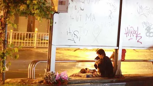 Khi thành phố chìm trong giấc ngủ, những số phận không may mắn mới tìm về được "mái nhà" của mình.