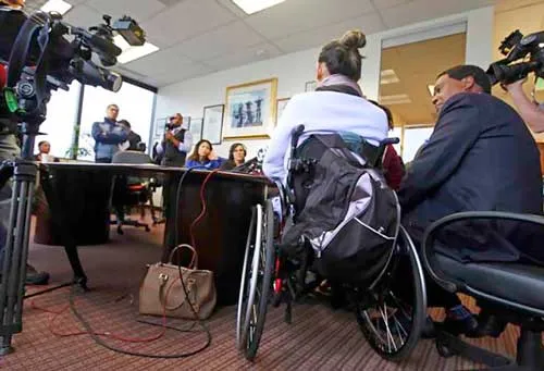 Hung Lam trong một buổi trả lời báo giới về vụ án của mình tại San Jose ngày 22-12. Hung Lam trong một buổi trả lời báo giới về vụ án của mình tại San Jose ngày 22-12.