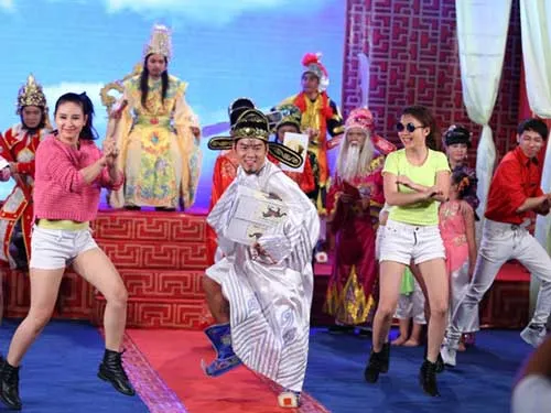 Kịch Táo quân nhằm tạo được tiếng cười vui nhộn cho đêm giao thừa. Kịch Táo quân nhằm tạo được tiếng cười vui nhộn cho đêm giao thừa.