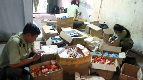 Lực lượng Quản lý thị trường thu giữ tân dược giả.
