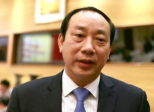 Thứ trưởng Nguyễn Hồng Trường trả lời báo chí.