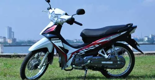 Honda Blade 110c được bổ sung màu mới trong năm 2015.