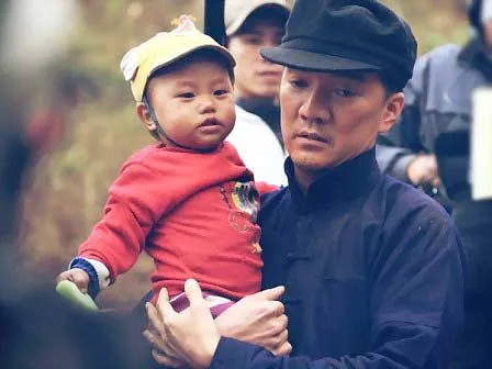 Đàm Vĩnh Hưng tham gia một vai nhỏ trong phim “Hiệp sĩ mù”.