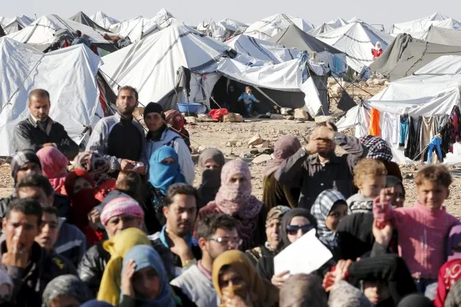 Người di cư Syria chen chúc trong một khu trại ở biên giới với Jordan - Ảnh: Reuters Người di cư Syria chen chúc trong một khu trại ở biên giới với Jordan - Ảnh: Reuters