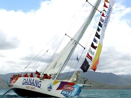 Thuyền Đà Nẵng - Việt Nam căng buồm về với Đà Nẵng.