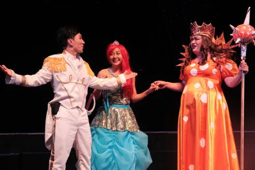 Từ trái qua: Thiên Ân vai Hoàng tử, Ngọc Tiên vai Nàng tiên cá và Phúc Béo vai mụ phù thủy Cá nóc.