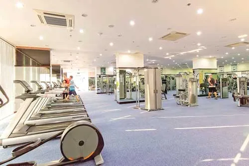 700 căn hộ thuộc giai đoạn I đã và đang được bàn giao, một cộng đồng sống văn minh và hiện đại đã hình thành tại Him Lam Chợ Lớn. 750 căn giai đoạn II đang hoàn thiện nội thất bên trong và sẽ được bàn giao trong tháng 6-2016. Căn hộ được bàn giao hoàn thiện với các thiết bị nội thất cao cấp của Teka, TOTO, Ferroli… nhưng tổng giá trị gây nhiều bất ngờ cho khách hàng chỉ 1,7-2 tỷ đồng - một mức giá rất mềm ở phân khúc căn hộ cao cấp (Hình ảnh nội thất căn hộ thật dự án). Tất cả nhu cầu của mọi lứa tuổi đã được đáp ứng chỉ trong vài bước chân với hàng loạt các tiện ích như hồ bơi và công viên rộng 4.500m2; sân tập dưỡng sinh dành riêng cho người cao tuổi rộng 350m2; khu thể thao dành cho thanh thiếu niên cùng sân chơi bằng nhựa mềm cho trẻ rộng 1.000m2; khu tập gym, spa, beauty salon, cà phê, siêu thị, ngân hàng… nhưng mức phí quản lý chỉ 7.000 đồng/m2 (gồm VAT).