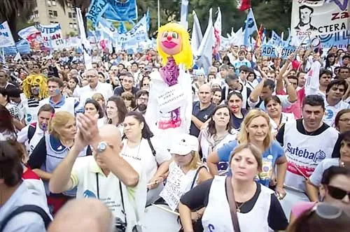 Một cuộc biểu tình của các giáo viên ở Argentina năm 2015.