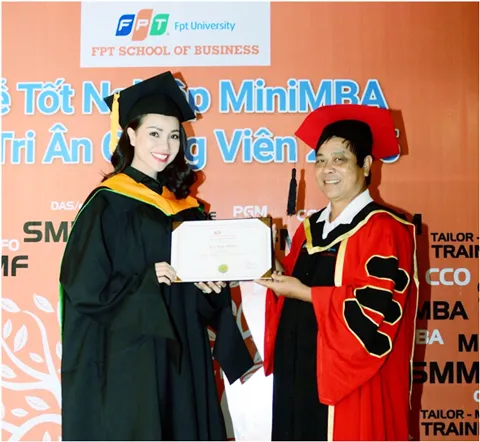 Người đẹp Trà Ngọc Hằng đã được xét tặng học bổng để học lên chương trình Thạc sỹ quản trị Kinh doanh chất lượng cao FeMBA của FSB. Người đẹp Trà Ngọc Hằng đã được xét tặng học bổng để học lên chương trình Thạc sỹ quản trị Kinh doanh chất lượng cao FeMBA của FSB.