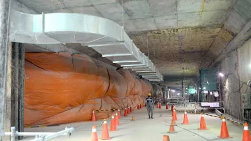 Công trường metro trong lòng đất, dưới đường Lê Lợi. Công trường metro trong lòng đất, dưới đường Lê Lợi.