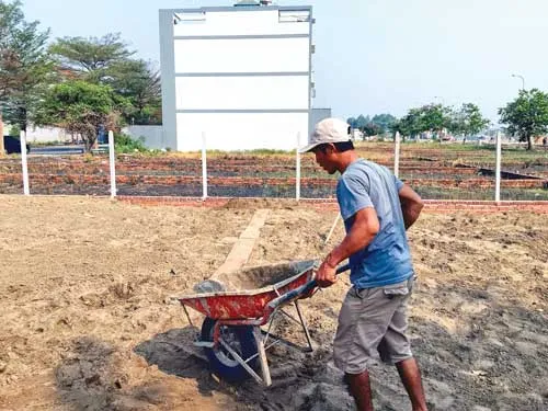 Tiền sử dụng đất là gánh nặng của doanh nghiệp và người tiêu dùng.