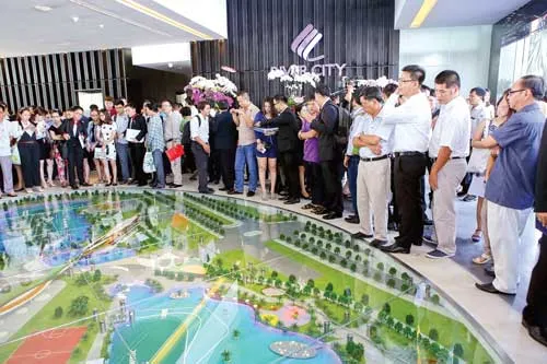 Khách hàng tham quan dự án City Riverside của An Gia investment.