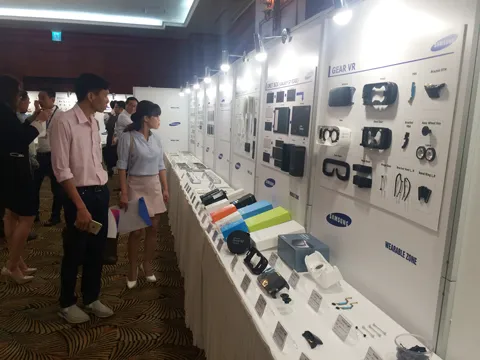 Các DN tìm kiếm cơ hội cung cấp linh kiện cho Samsung tại Triển lãm hội thảo công nghiệp hỗ trợ 2016