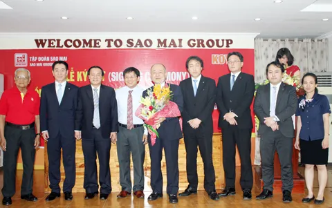 Lãnh đạo Sao mai Group và Ban giám đốc Koyo Corporation tại buổi lễ ký kết.