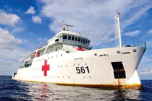 Tàu quân y Khánh Hòa 01-HQ561.