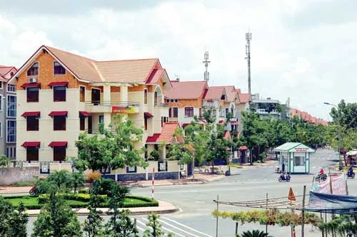 Phân khúc nhà ở cao cấp đang gây lo ngại do cung vượt cầu. Ảnh: LONG THANH