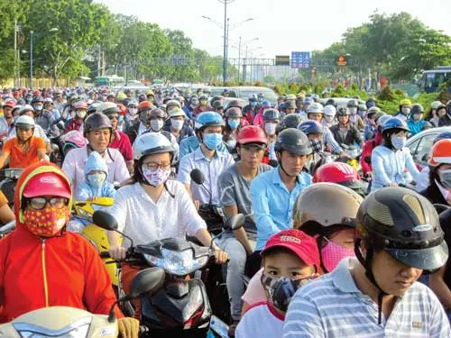 Giao thông thường xuyên ùn ứ ở cửa ngõ Tây Bắc TPHCM. Ảnh: Tr.Giang