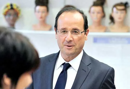 Thợ cắt tóc cho tổng thống Pháp nhận lương 11.000 USD/tháng.