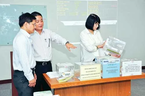 Kiểm tra thùng phiếu phiên đấu giá SPSC.