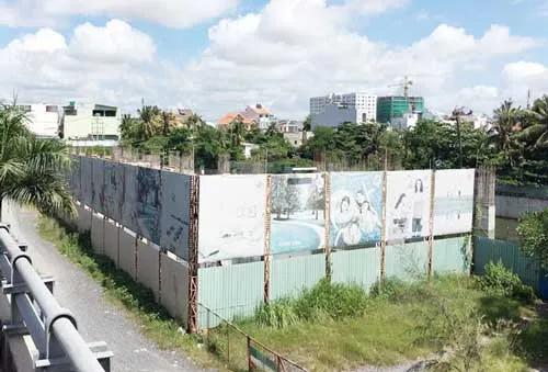 Chung cư Vạn Hưng Phát sau nhiều năm mở bán, đến nay chỉ mới thi công móng hầm.