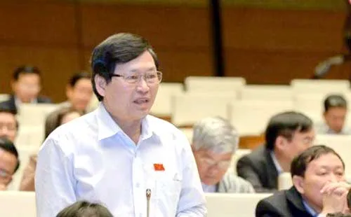 Đại biểu Tô Văn Tám (Kon Tum) cho rằng tiền thuế của dân đang bị sử dụng lãng phí. Đại biểu Tô Văn Tám (Kon Tum) cho rằng tiền thuế của dân đang bị sử dụng lãng phí.