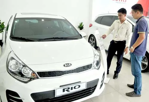 Chọn mua xe công suất nhỏ Kia Rio.