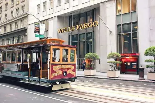 Wells Fargo đối diện với án phạt nặng do bê bối tài khoản ma. Wells Fargo đối diện với án phạt nặng do bê bối tài khoản ma.