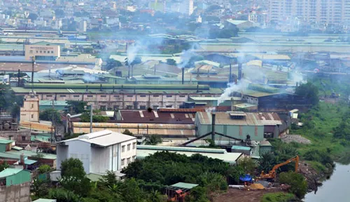 Hoạt động của các nhà máy tại phường Đông Hưng Thuận, quận 12 TPHCM sáng 27-9.