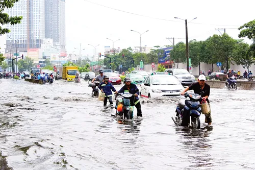 Ngập nước và kẹt xe đang là nỗi ám ảnh của người dân TPHCM cho đến nay vẫn chưa có giải pháp khắc phục hiệu quả.