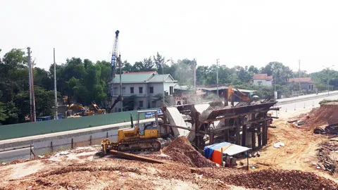 Nút giao thông khác mức QL1- tuyến tránh TP Huế thi công chậm là do vừa thi công vừa chờ mặt bằng.