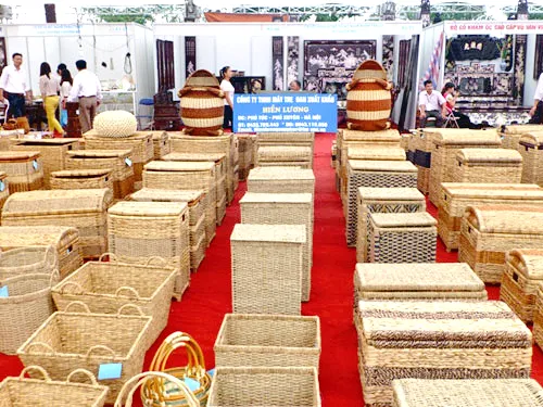 Một góc làng nghề mây tre đan Phú Túc.