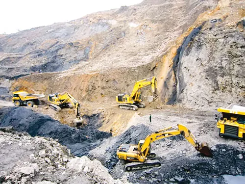 Khai thác mỏ sắt Thạch Khê.