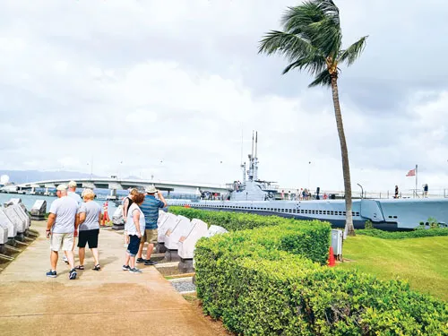 Các tàu quân sự neo đậu ở Trân Châu Cảng. Khôi phục một chiến đấu cơ Hoa Kỳ trong Thế chiến II. Các loại thủy lôi hải quân Hoa Kỳ trong Thế chiến II. Du khách và thân nhân binh sĩ tử nạn viếng thăm Khu Tưởng niệm. Du khách tham quan Khu trưng bày vũ khí phòng không. Du khách tham quan hiện vật trưng bày tàu lặn U.S.S. Bowfin. Khí tài kỹ thuật bên trong một chiếc tàu ngầm. Binh sĩ Hoa Kỳ đồn trú ở Trân Châu Cảng. Phục hồi chiếc tàu chiến bị Nhật Bản đánh chìm. Vũ khí bí mật của Nhật Bản trong cuộc chiến tại Trân Châu Cảng. Các tàu quân sự neo đậu ở Trân Châu Cảng. Khôi phục một chiến đấu cơ Hoa Kỳ trong Thế chiến II. Các loại thủy lôi hải quân Hoa Kỳ trong Thế chiến II. Du khách và thân nhân binh sĩ tử nạn viếng thăm Khu Tưởng niệm. Du khách tham quan Khu trưng bày vũ khí phòng không. Du khách tham quan hiện vật trưng bày tàu lặn U.S.S. Bowfin. Khí tài kỹ thuật bên trong một chiếc tàu ngầm. Binh sĩ Hoa Kỳ đồn trú ở Trân Châu Cảng. Phục hồi chiếc tàu chiến bị Nhật Bản đánh chìm. Vũ khí bí mật của Nhật Bản trong cuộc chiến tại Trân Châu Cảng.