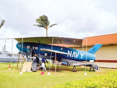 Các tàu quân sự neo đậu ở Trân Châu Cảng. Khôi phục một chiến đấu cơ Hoa Kỳ trong Thế chiến II. Các loại thủy lôi hải quân Hoa Kỳ trong Thế chiến II. Du khách và thân nhân binh sĩ tử nạn viếng thăm Khu Tưởng niệm. Du khách tham quan Khu trưng bày vũ khí phòng không. Du khách tham quan hiện vật trưng bày tàu lặn U.S.S. Bowfin. Khí tài kỹ thuật bên trong một chiếc tàu ngầm. Binh sĩ Hoa Kỳ đồn trú ở Trân Châu Cảng. Phục hồi chiếc tàu chiến bị Nhật Bản đánh chìm. Vũ khí bí mật của Nhật Bản trong cuộc chiến tại Trân Châu Cảng. Các tàu quân sự neo đậu ở Trân Châu Cảng. Khôi phục một chiến đấu cơ Hoa Kỳ trong Thế chiến II. Các loại thủy lôi hải quân Hoa Kỳ trong Thế chiến II. Du khách và thân nhân binh sĩ tử nạn viếng thăm Khu Tưởng niệm. Du khách tham quan Khu trưng bày vũ khí phòng không. Du khách tham quan hiện vật trưng bày tàu lặn U.S.S. Bowfin. Khí tài kỹ thuật bên trong một chiếc tàu ngầm. Binh sĩ Hoa Kỳ đồn trú ở Trân Châu Cảng. Phục hồi chiếc tàu chiến bị Nhật Bản đánh chìm. Vũ khí bí mật của Nhật Bản trong cuộc chiến tại Trân Châu Cảng.