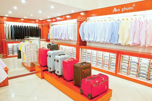 Cửa hàng trưng bày thời trang An Phước theo đúng phong cách góp phần làm nên đẳng cấp thương hiệu sản phẩm.