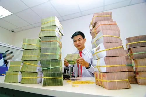 NH hàng vẫn hút vốn ở kỳ hạn từ 6 tháng trở lên. Ảnh: LONG THANH