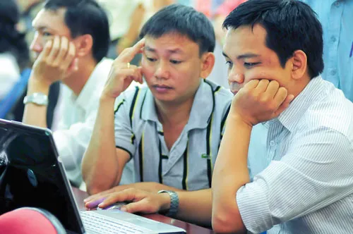 NĐT giờ đây phải chuyên nghiệp mới cân não tính toán trong đầu tư. Ảnh: VIỆT DŨNG
